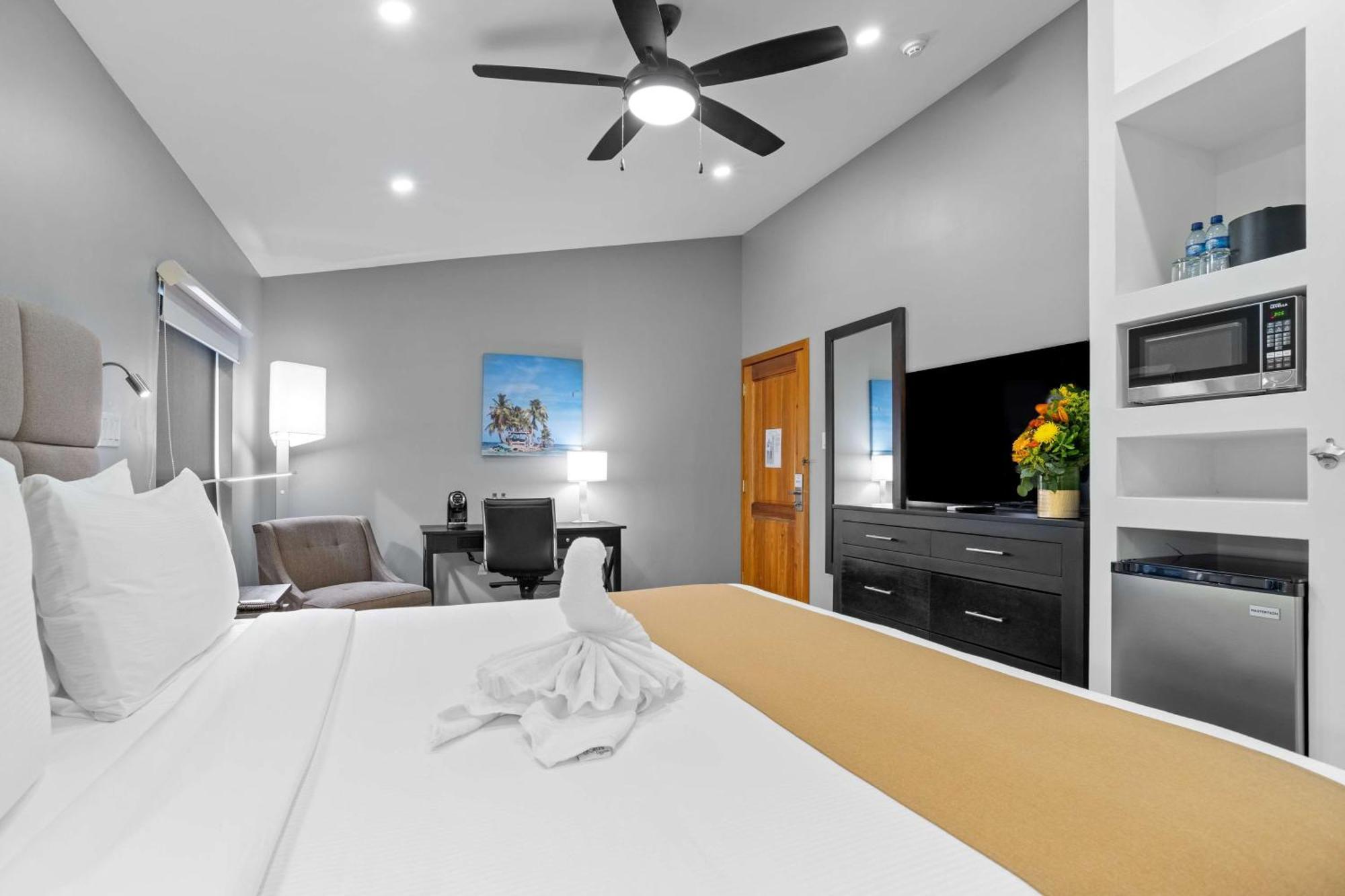 בליז סיטי Best Western Plus Belize Biltmore Plaza מראה חיצוני תמונה
