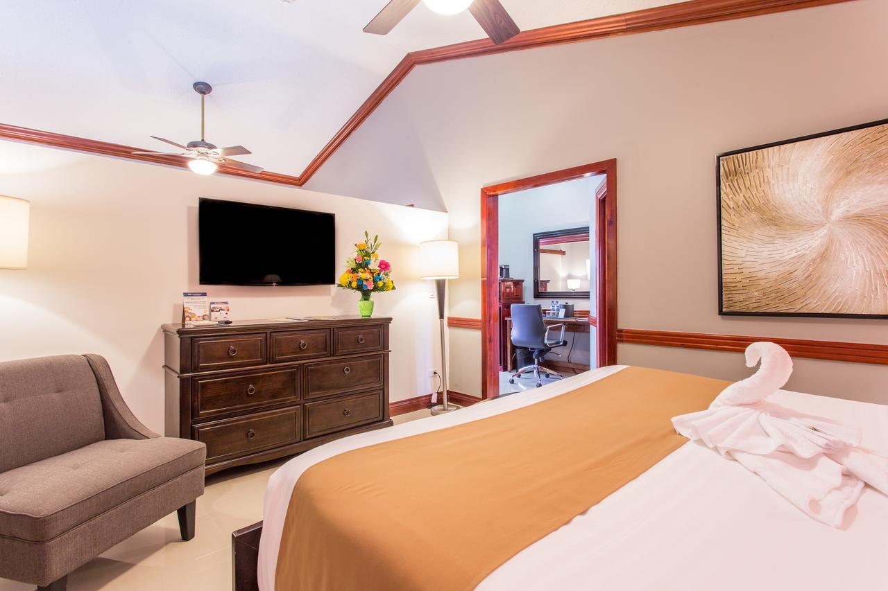 בליז סיטי Best Western Plus Belize Biltmore Plaza מראה חיצוני תמונה